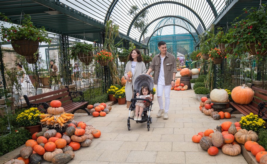 Sun World Ba Na Hills c&ograve;n n&iacute;u ch&acirc;n du kh&aacute;ch bằng những lễ hội mang đậm phong c&aacute;ch Phương T&acirc;y