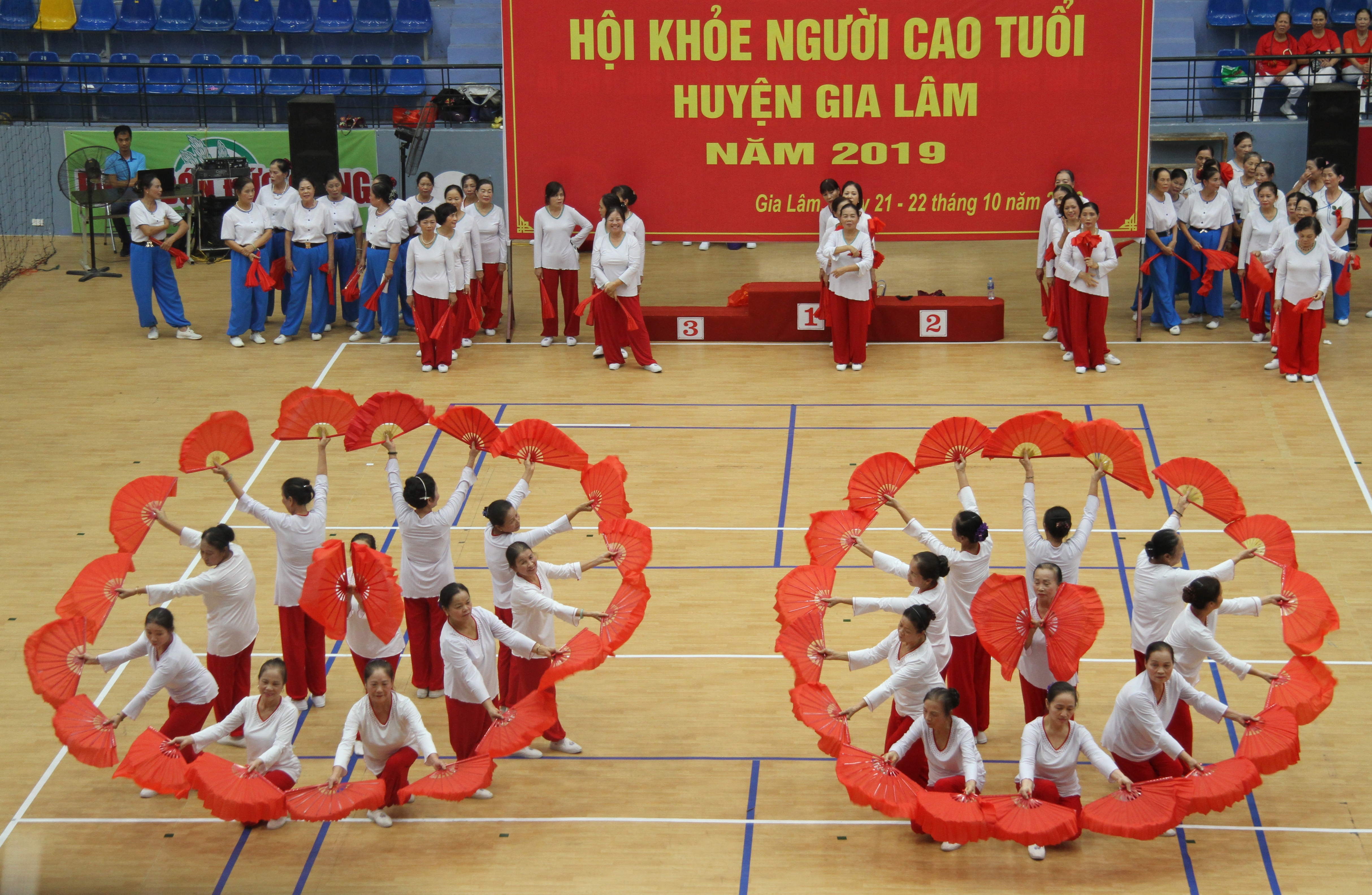 B&agrave;i song quạt