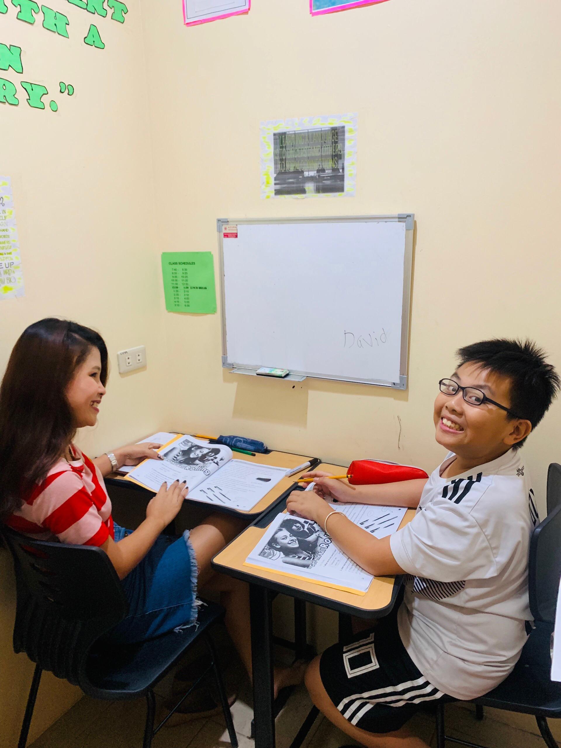 M&ocirc; h&igrave;nh lớp học 01 k&egrave;m 01