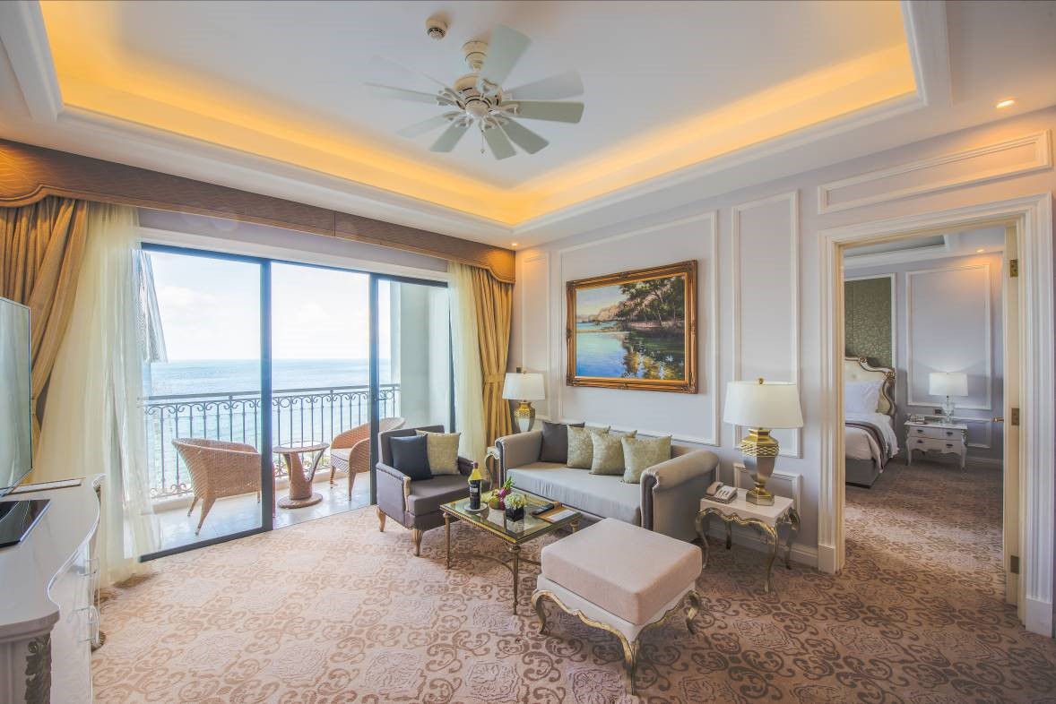 Với lựa chọn đa dạng từ ph&ograve;ng kh&aacute;ch sạn đến biệt thự ri&ecirc;ng tư, tổng lượng kh&aacute;ch ở c&oacute; thể l&ecirc;n đến tr&ecirc;n 1.000.