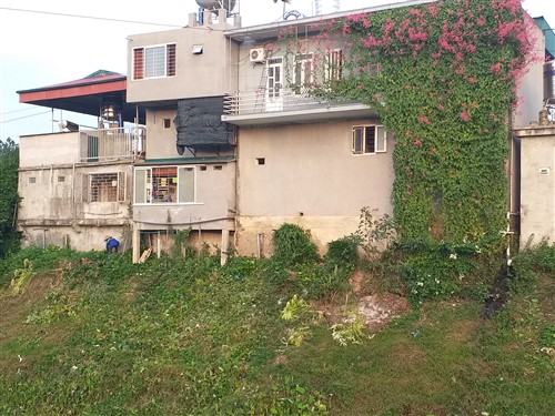 Hệ thống nước thải của c&aacute;c hộ gia đ&igrave;nh hướng cuống l&ograve;ng k&ecirc;nh.