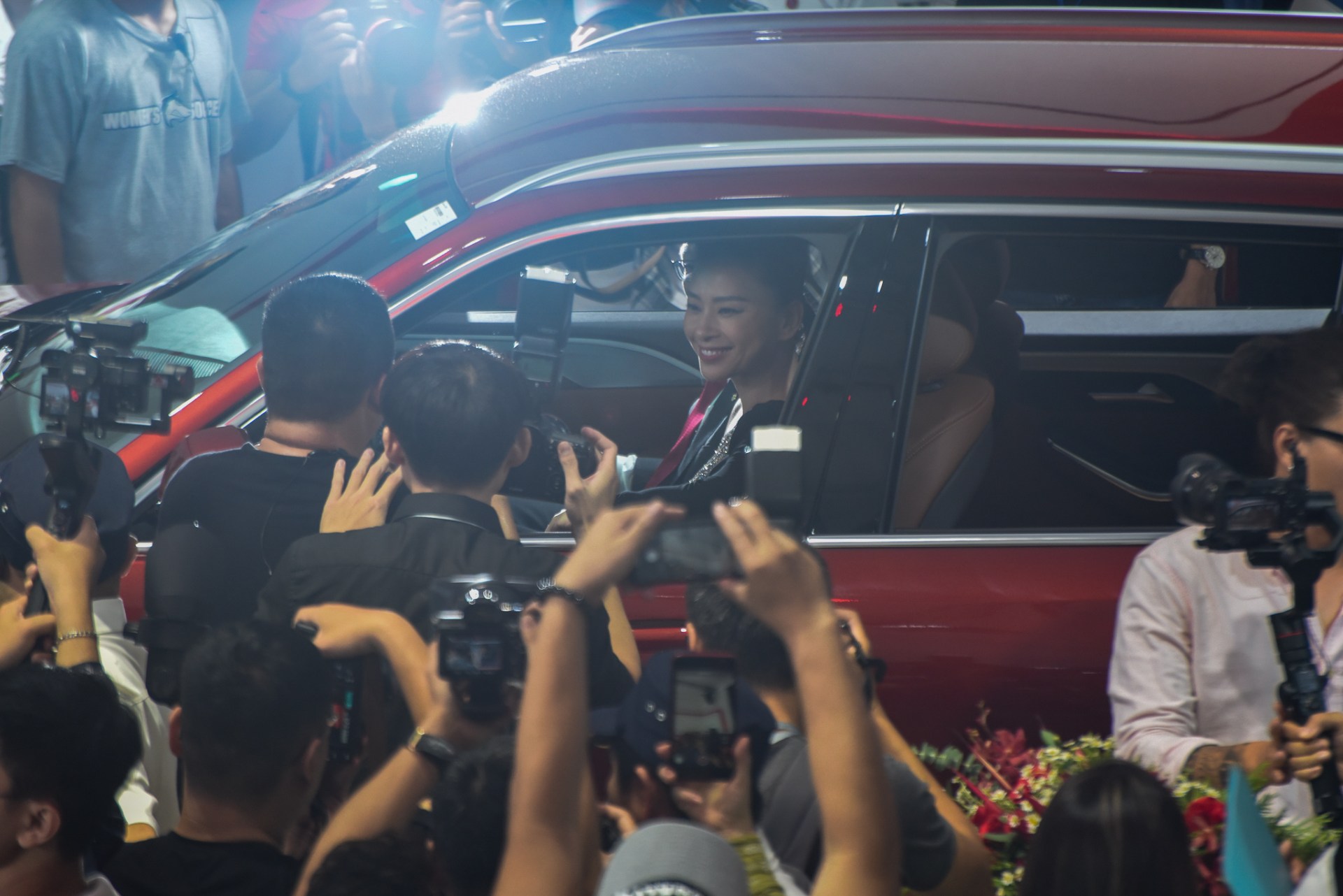 Với c&aacute;c trang bị v&agrave; c&ocirc;ng nghệ an to&agrave;n cao cấp, VinFast Lux SA2.0 c&ugrave;ng với d&ograve;ng sedan VinFast Lux A2.0 đ&atilde; được Chương tr&igrave;nh đ&aacute;nh gi&aacute; xe mới khu vực Đ&ocirc;ng Nam &Aacute; (ASEAN NCAP) trao chứng nhận an to&agrave;n 5 sao - mức cao nhất m&agrave; một chiếc xe c&oacute; thể đạt được.