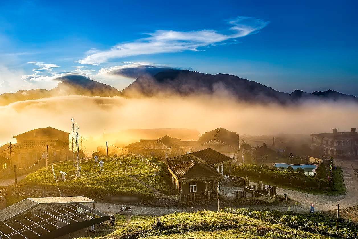 Mẫu Sơn rồi đ&acirc;y sẽ được đ&aacute;nh thức sau h&agrave;ng trăm năm ngủ y&ecirc;n bởi b&agrave;n tay của nh&agrave; kiến tạo trải nghiệm du lịch h&agrave;ng đầu Việt Nam. Với quy m&ocirc; v&agrave; t&acirc;m huyết m&agrave; Sun Group đ&atilde; l&agrave;m cho những khu du lịch nổi tiếng ở Đ&agrave; Nẵng, L&agrave;o Cai&hellip; ch&iacute;nh quyền v&agrave; nh&acirc;n d&acirc;n tỉnh Lạng Sơn c&oacute; quyền hy vọng v&agrave;o bước ngoặt mới cho Mẫu Sơn. Như ph&aacute;t biểu của Thủ tướng Nguyễn Xu&acirc;n Ph&uacute;c tại Hội nghị X&uacute;c tiến đầu tư v&agrave;o Lạng Sơn, th&igrave; với cảnh sắc như chốn bồng lai ti&ecirc;n cảnh, kh&ocirc;ng k&eacute;m c&aacute;c cảnh đẹp của Trung Quốc, Nhật Bản, nếu khai th&aacute;c đ&uacute;ng tầm, Mẫu Sơn sẽ th&agrave;nh một điểm đến mới b&ugrave;ng nổ tr&ecirc;n bản đồ du lịch Việt Nam..