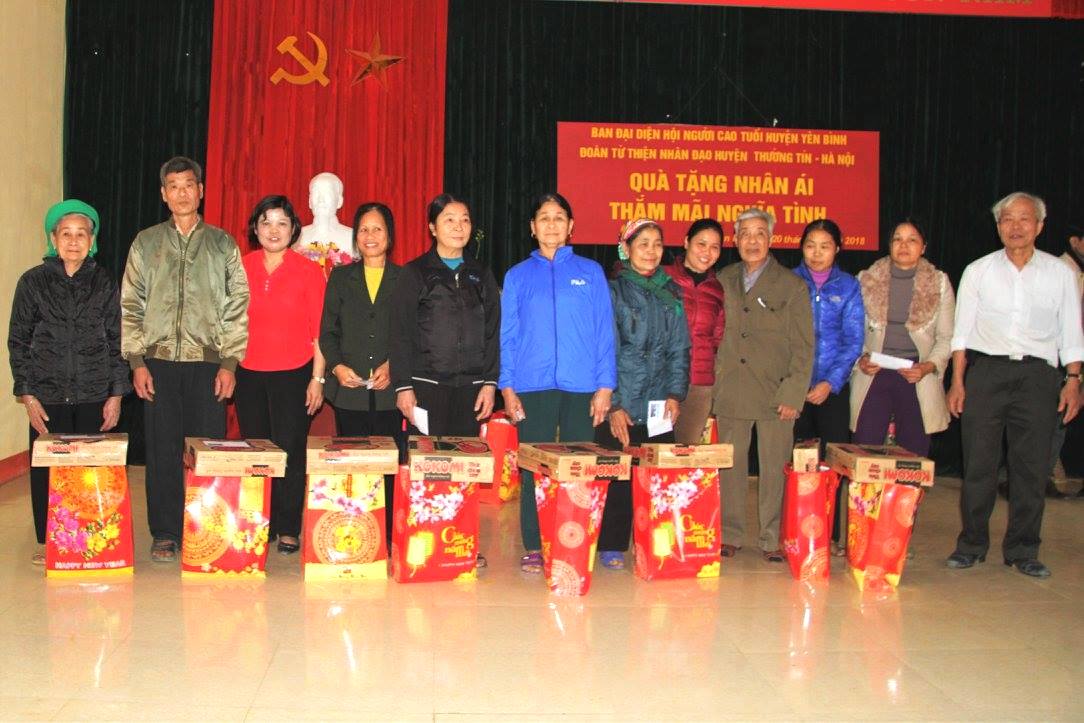 Tặng qu&agrave; NCT ngh&egrave;o x&atilde; Xu&acirc;n Lai, huyện Y&ecirc;n B&igrave;nh