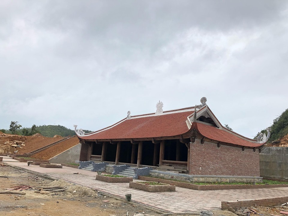 Trong c&ocirc;ng văn gửi UBND tỉnh H&agrave; Giang ng&agrave;y 25.10, Bộ Văn h&oacute;a - Thể thao v&agrave; Du lịch khẳng định dự &aacute;n khu du lịch sinh th&aacute;i văn h&oacute;a t&acirc;m linh Lũng C&uacute; chưa tu&acirc;n thủ 2 quy hoạch của Thủ tướng cho cao nguy&ecirc;n đ&aacute; Đồng Văn v&agrave; đề nghị phải xử l&yacute; nghi&ecirc;m.