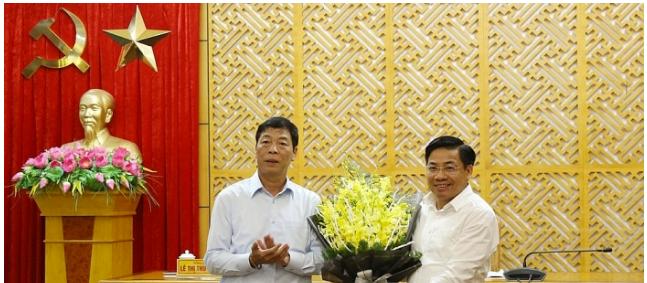 &Ocirc;ng Dương Văn Thái (b&ecirc;n phải ảnh).