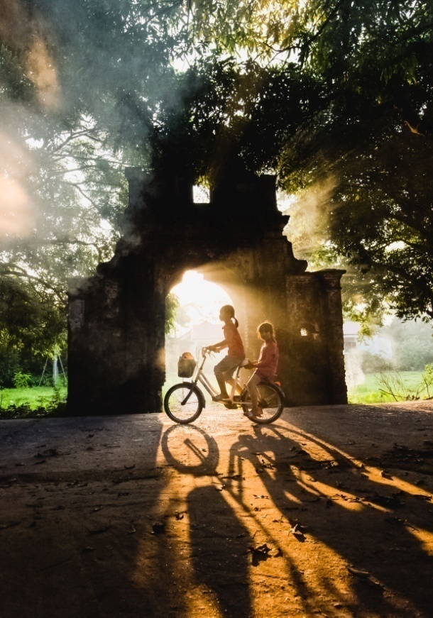 Đường l&agrave;ng qu&ecirc;, nơi in dấu tuổi thơ của biết bao người