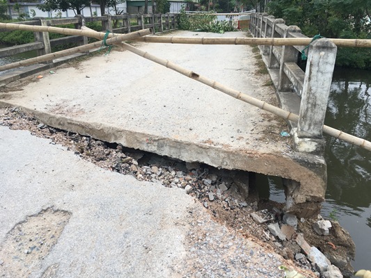 TP Sầm Sơn, Thanh Hóa: Cây cầu bắc qua sông Rào bị gãy sập