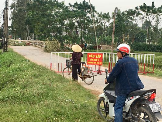 TP Sầm Sơn, Thanh Hóa: Cây cầu bắc qua sông Rào bị gãy sập