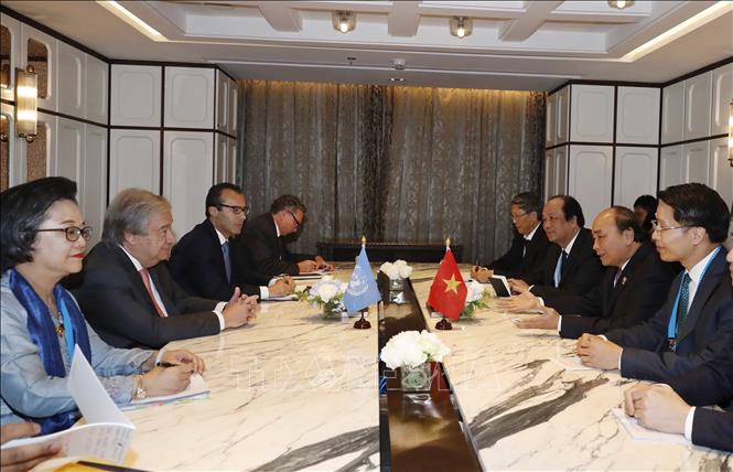 Thủ tướng Nguyễn Xu&acirc;n Ph&uacute;c gặp Tổng Thư k&yacute; Li&ecirc;n hợp quốc Antonio Guterres. Ảnh: Thống Nhất /TTXVN
