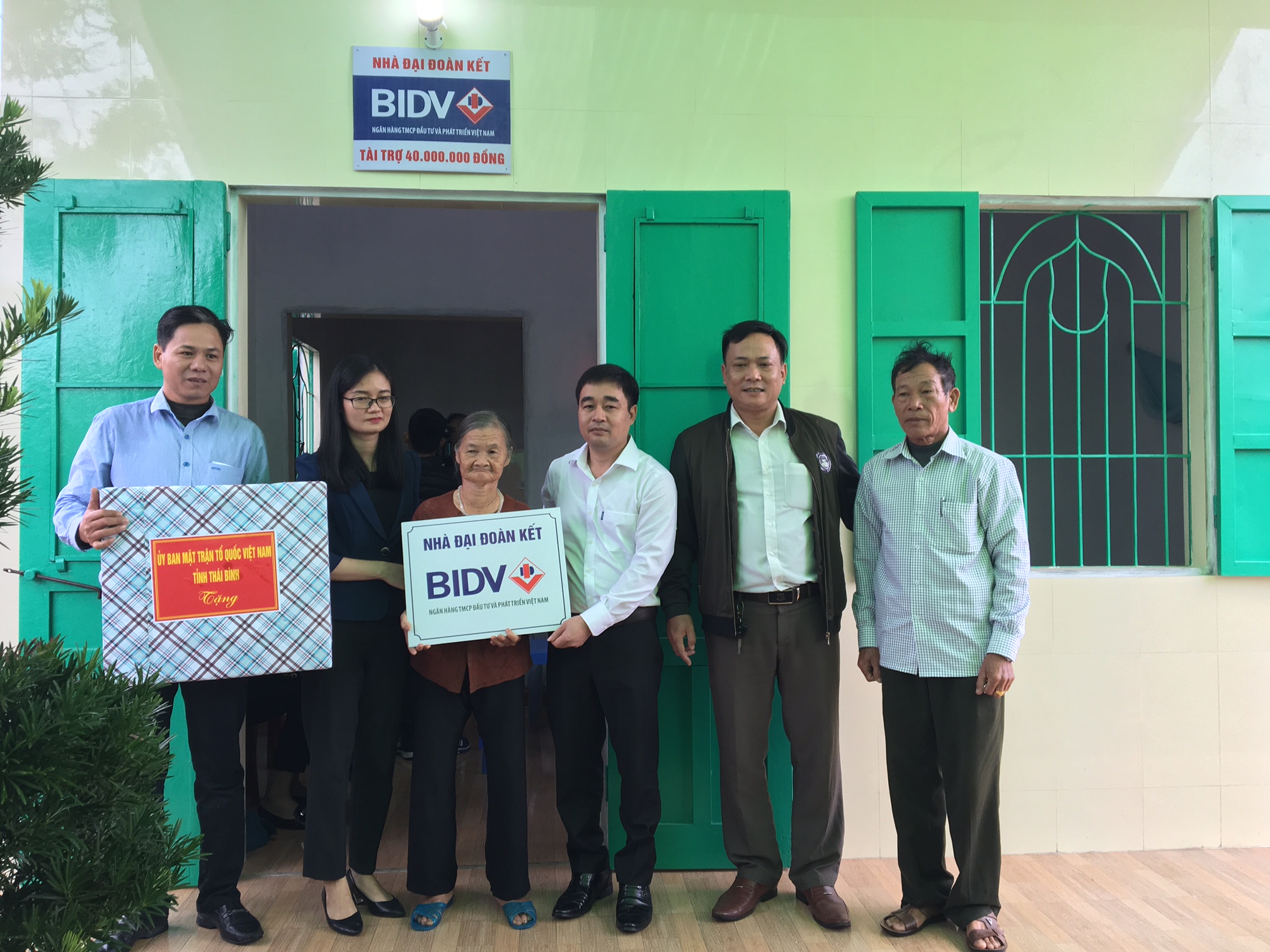BIDV trao nh&agrave; cụ Ph&iacute; Thị Gắn