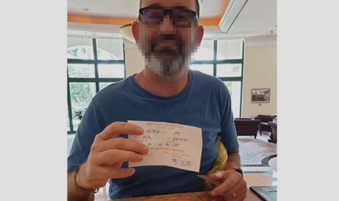 Vị kh&aacute;ch người nước ngo&agrave;i tố bị taxi