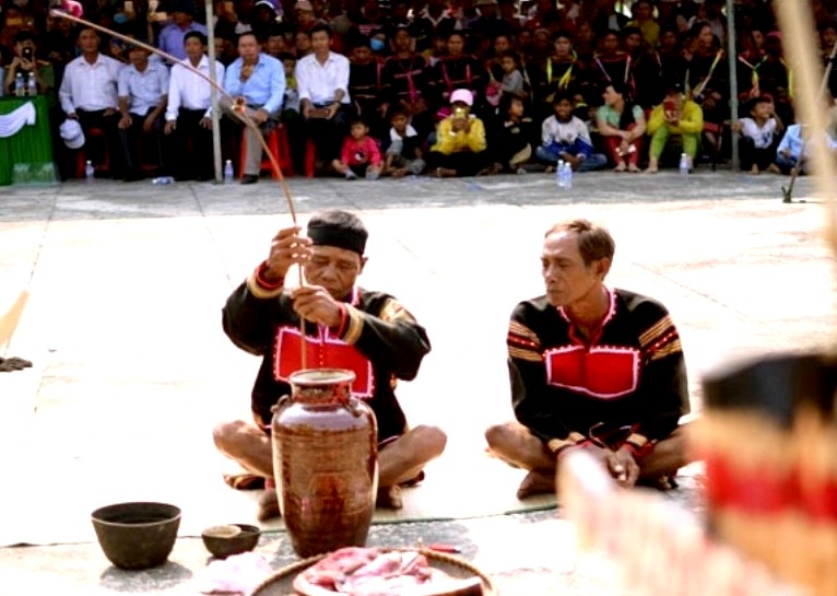 Lễ c&uacute;ng cầu mưa. Ảnh IT