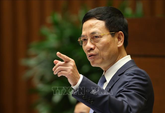 Bộ trưởng Bộ Th&ocirc;ng tin v&agrave; Truyền th&ocirc;ng Nguyễn Mạnh H&ugrave;ng trả lời chất vấn của c&aacute;c đại biểu Quốc hội. Ảnh: Dương Giang/TTXVN