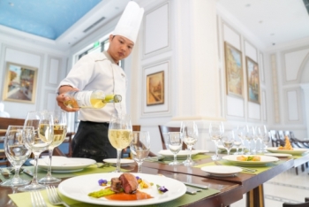 Bật mí thực đơn trong siêu đám cưới của Ông Cao Thắng - Đông Nhi