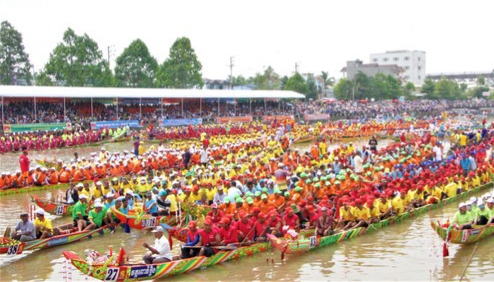 C&aacute;c đội ghe Ngo tập hợp l&agrave;m lễ khai mạc