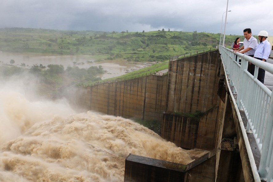 Kiểm tra vận h&agrave;nh xả nước tại Nh&agrave; m&aacute;y thủy điện S&ocirc;ng Ba Hạ - Ảnh: Ng&ocirc; Xu&acirc;n/B&aacute;o Ph&uacute; Y&ecirc;n