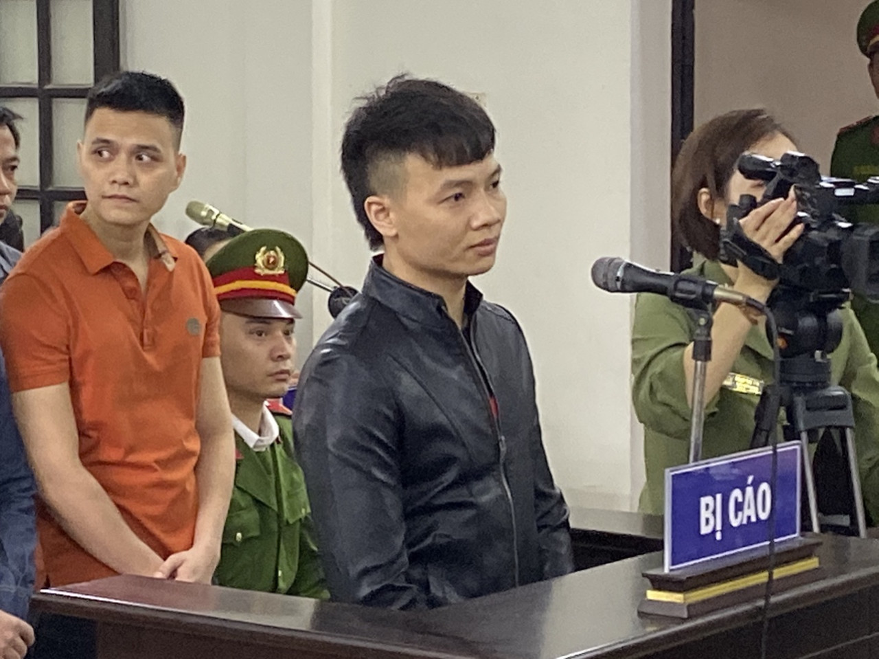 Ng&ocirc; B&aacute; Kh&aacute; tại t&ograve;a.