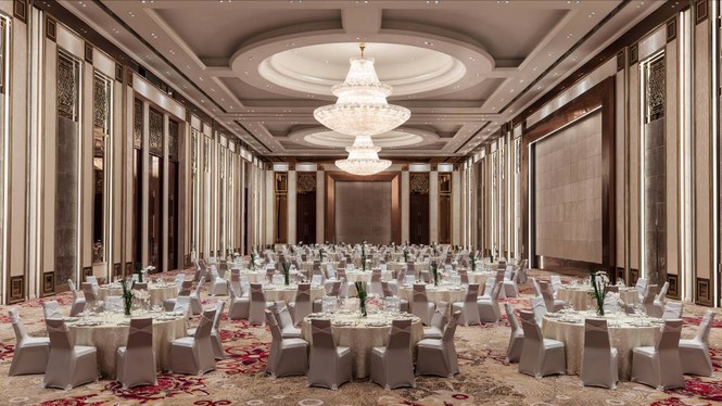 Ph&ograve;ng Hội nghị Grand Ballroom với trần cao nhất Việt Nam