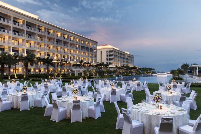 Kh&ocirc;ng gian tổ chức tiệc cưới ngo&agrave;i trời tại Sheraton Grand Đ&agrave; Nẵng Resort