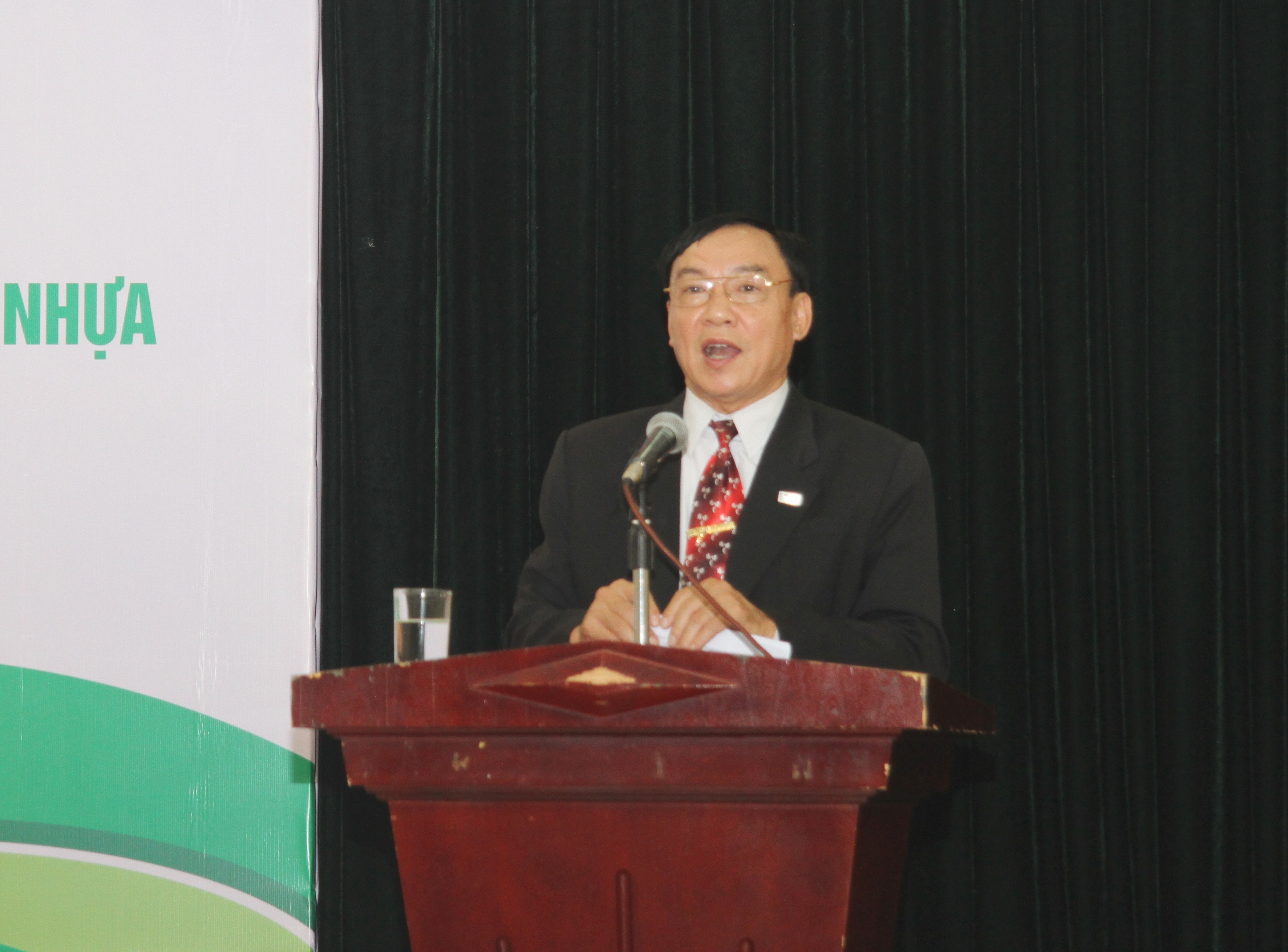 Đại biểu tham luận