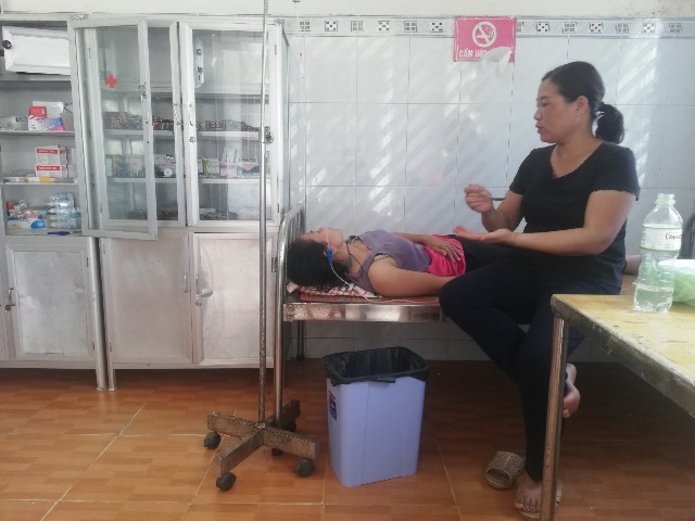 Vợ anh S&aacute;ng, chị Nguyễn Thị Th&ecirc;u, đang điều trị tại Trung t&acirc;m y tế huyện Ph&uacute; Quốc