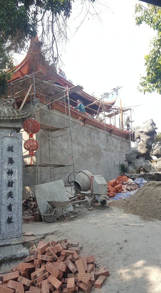 Thợ vẫn ngang nhi&ecirc;n thi c&ocirc;ng m&agrave; ch&iacute;nh quyền huyện, thị trấn kh&ocirc;ng ngăn chặn