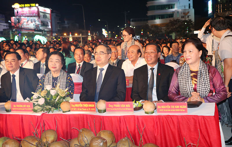 L&atilde;nh đạo Trung ương v&agrave; tỉnh tham dự Lễ hội Dừa lần thứ V năm 2019