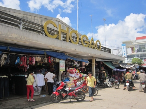 Chợ quê vắng bóng người quê