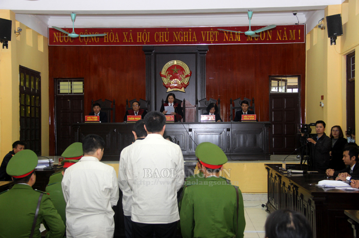 Thẩm ph&aacute;n, chủ tọa phi&ecirc;n t&ograve;a tuy&ecirc;n &aacute;n. Ảnh B&aacute;o Lạng Sơn