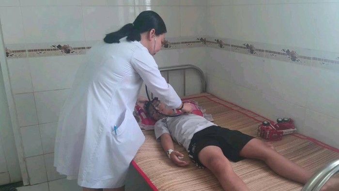 Cần Thơ: Uống thuốc diệt cỏ, 5 mẹ con nhập viện