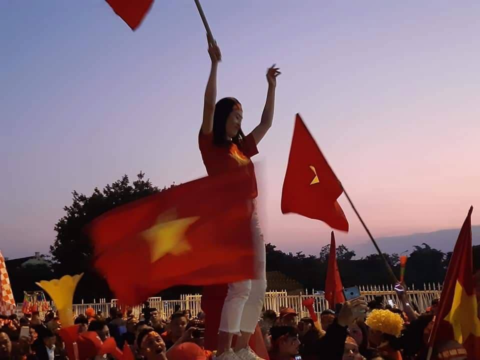 CĐV kéo về sân Mỹ Đình cổ vũ đội tuyển Việt Nam