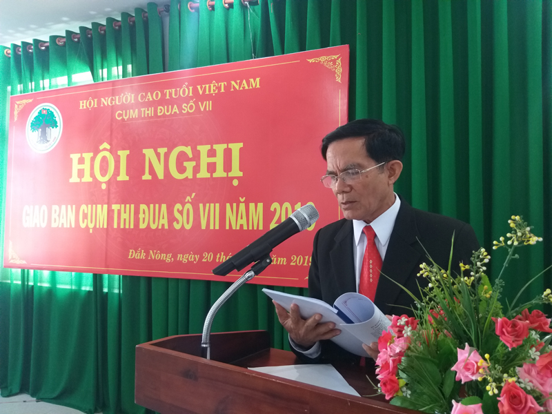 &Ocirc;ngNguyễn Tấn Tới - Chủ tịch Hội Người cao tuổi tỉnh Đắk N&ocirc;ng trưởng cụm thi đua số 7 năm 2019 b&aacute;o c&aacute;o tại hội nghị.