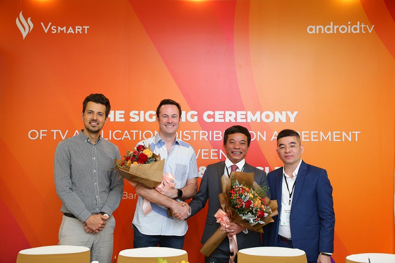 &Ocirc;ng Nguyễn Văn Hải &ndash; Đại diện Tập đo&agrave;n Vingroup tham dự Lễ k&yacute; kết với &ocirc;ng Mike Hayes, Gi&aacute;m đốc Google ch&acirc;u &Aacute; Th&aacute;i B&igrave;nh Dương