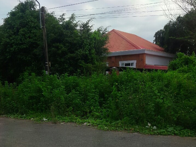 Tiền c&ocirc;ng bơm c&aacute;t v&agrave; x&acirc;y dựng c&ocirc;ng tr&igrave;nh (trong ảnh), chưa thanh to&aacute;n đầy đủ cho &ocirc;ng Nguyễn Hồng Sơn v&agrave; &ocirc;ng Trần Văn Mạnh.