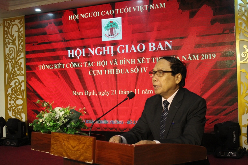 &Ocirc;ng Phan Văn Ứng, Ph&oacute; Trưởng ban đại diện Hội NCT tỉnh Nam Định đọc b&aacute;o c&aacute;o tổng kết thi đua