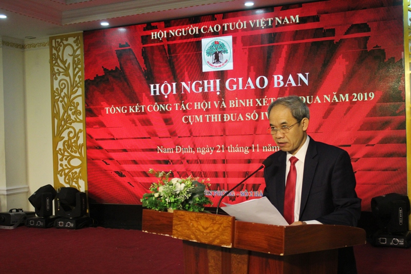&Ocirc;ng Đo&agrave;n Văn H&ugrave;ng, Chủ tịch Ủy ban MTTQ tỉnh, Trưởng ban Đại diện Hội NCT tỉnh Nam Định, Cụm trưởng Cụm thi đua số IV năm 2019 khai mạc Hội nghị