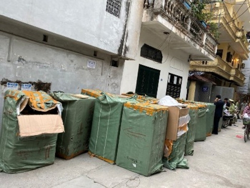 Đột kích cơ sở kinh doanh đang “hô biến” nhãn mác từ Trung Quốc thành hàng hiệu Dior, Chanel, Louis vuiton