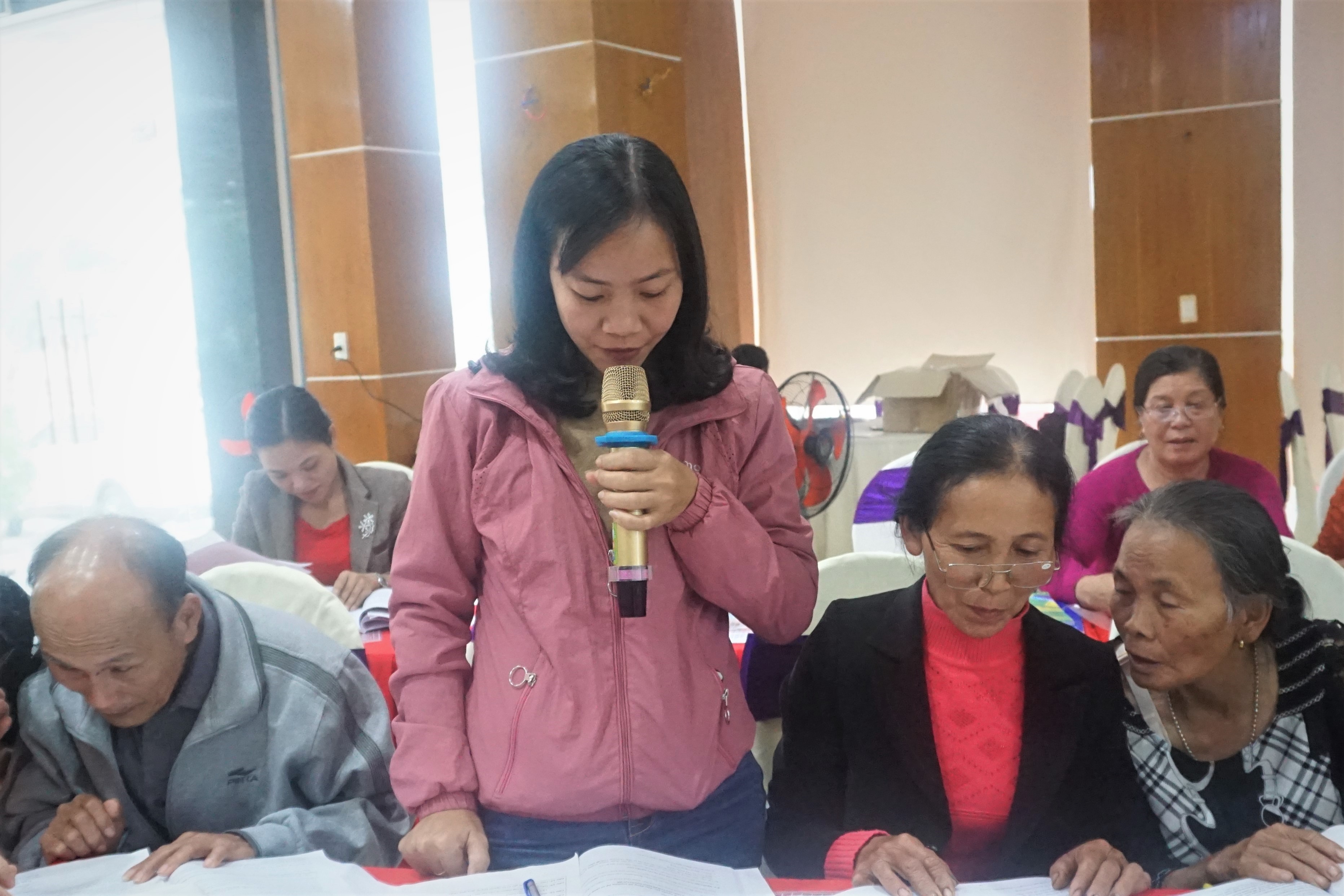 Đại biểu thảo luận