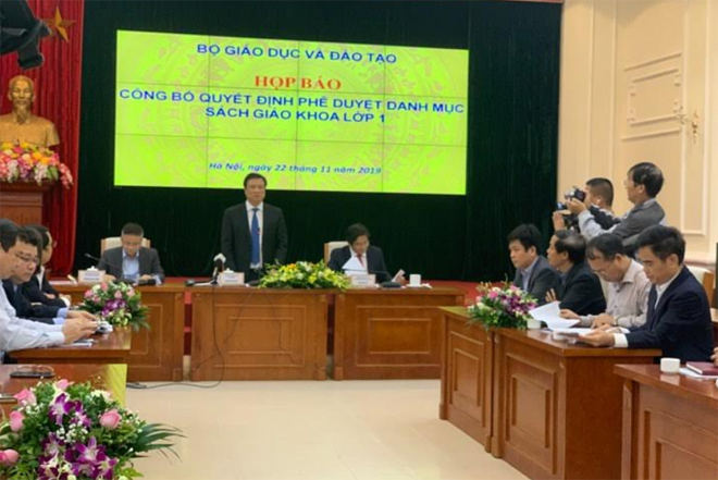 Thứ trưởng Nguyễn Hữu Độ chủ tr&igrave; họp b&aacute;o.
