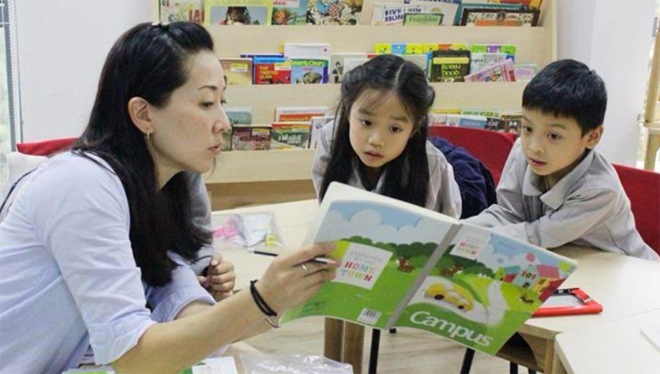 Việc đa dạng h&oacute;a c&aacute;c cuốn SGK sẽ gi&uacute;p học sinh ph&aacute;t triển năng lực v&agrave; phẩm chất tốt hơn.