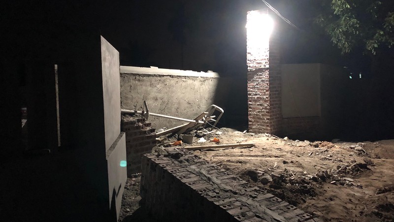 Quảng Ninh:  Sập mái cổng nhà đè chết 2 người