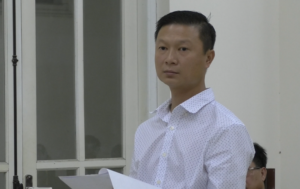 Điều tra vi&ecirc;n L&ecirc; Trọng Hiếu trong phi&ecirc;n t&ograve;a