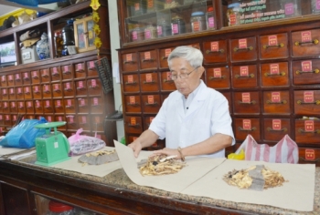Cả đời say mê cây thuốc Nam