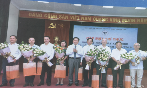 Một người, hai nghề đều thành danh