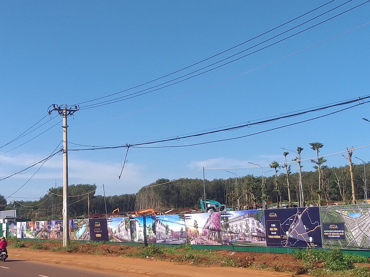 2.Kh&ocirc;ng được cấp ph&eacute;p, kh&ocirc;ng được giao đất nhưng đơn vị n&agrave;y vẫn ngang nhi&ecirc;n thi c&ocirc;ng c&aacute;c hạng mục