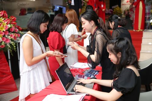 Làm đẹp cho bản thân thôi chưa đủ, làm đẹp cũng dành cho cuộc đời