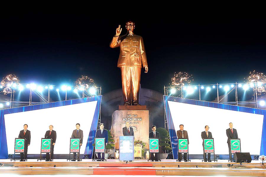 Bấm n&uacute;t khai mạc Techdemo