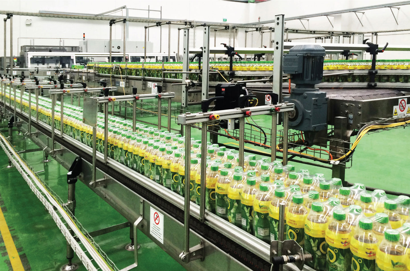 D&acirc;y chuyền sản xuất nước uống đ&oacute;ng chai của T&acirc;n Hiệp Ph&aacute;t. Nguồn ảnh: congluan