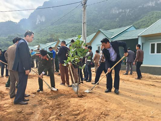 Huyện Quan Sơn, Thanh Hóa: Niềm vui của bà con bản Sa Ná khi về nhà mới